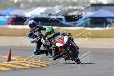 media/Oct-09-2022-SoCal Trackdays (Sun) [[95640aeeb6]]/Turn 2 (1110am)/